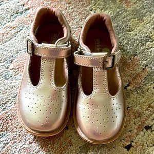 Stride Rite Gold Leather Nell Mary Jane, Toddler size 8 US. Like new.